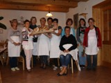 Die fleißigen Frauen im Stampfenkaffee