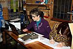 Heike Jenkner und Marion Dorst im Rechenbüro